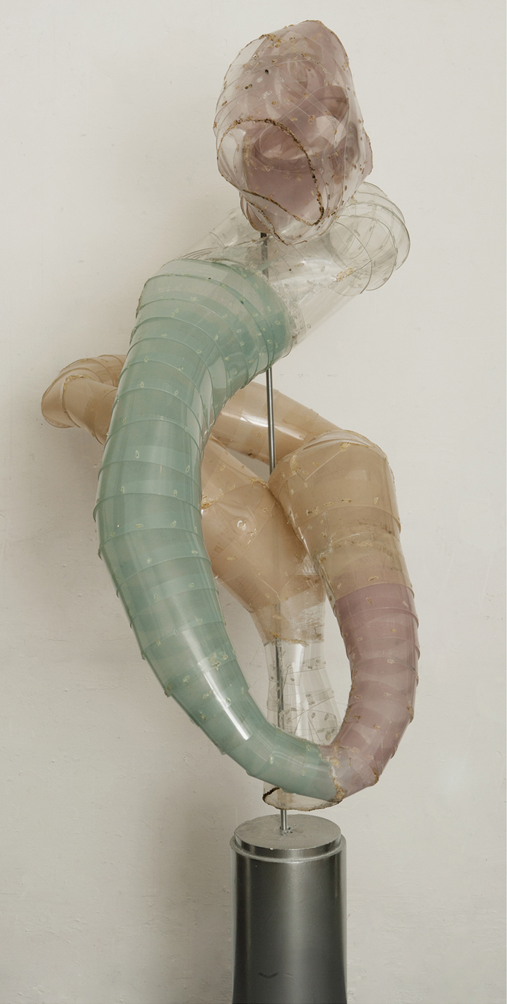 Figura femminile chinata